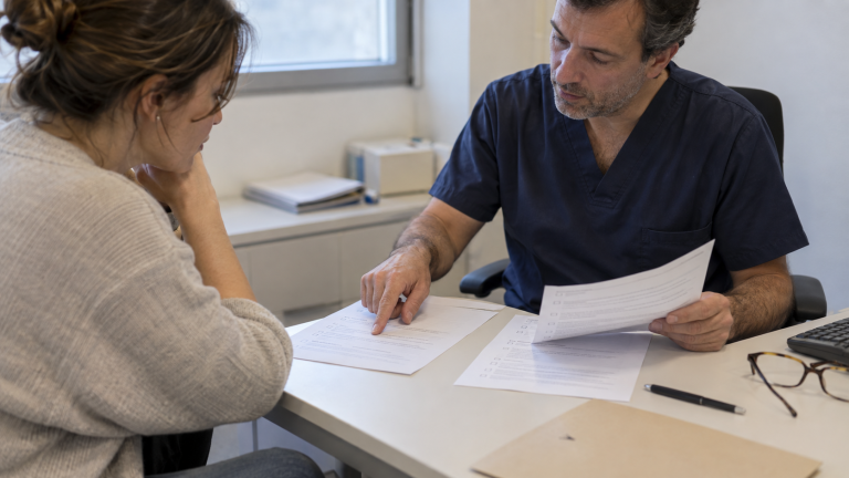 Plastic surgeon explaining a personalised recovery plan to an international patient